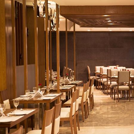 V 7 Hotel Chennai Eksteriør bilde