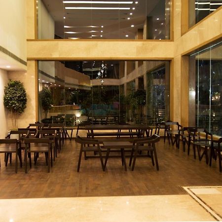 V 7 Hotel Chennai Eksteriør bilde