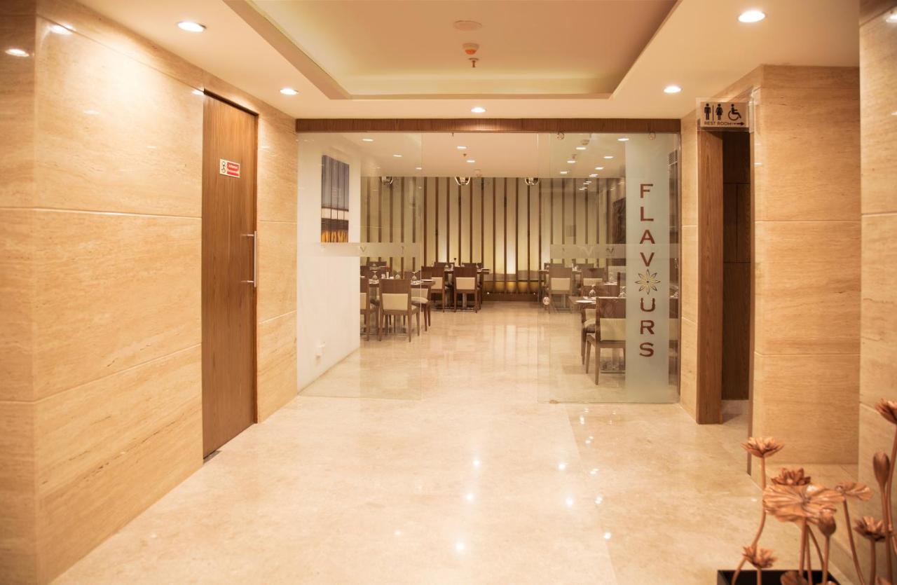 V 7 Hotel Chennai Eksteriør bilde