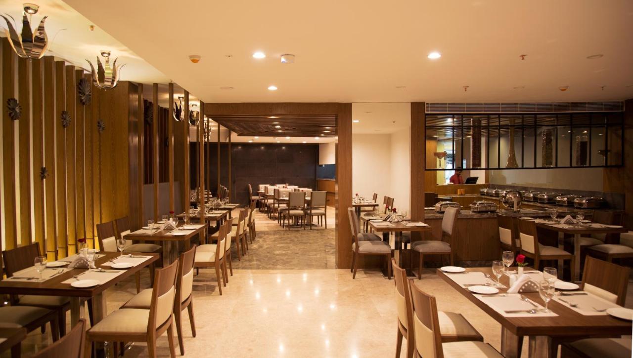 V 7 Hotel Chennai Eksteriør bilde