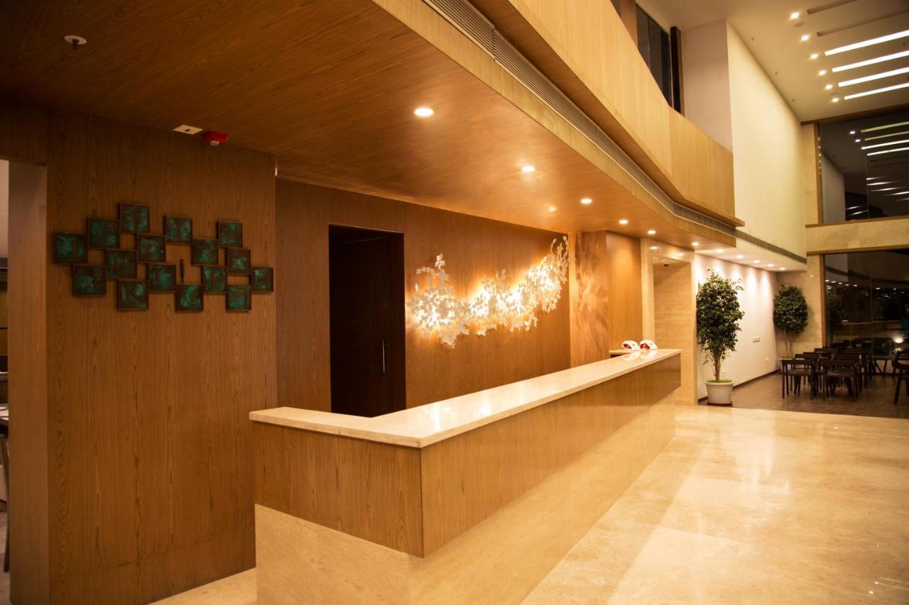 V 7 Hotel Chennai Eksteriør bilde