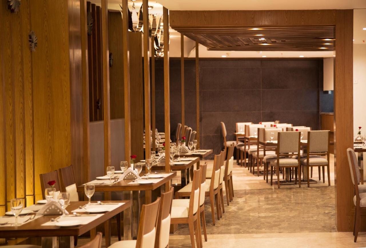 V 7 Hotel Chennai Eksteriør bilde