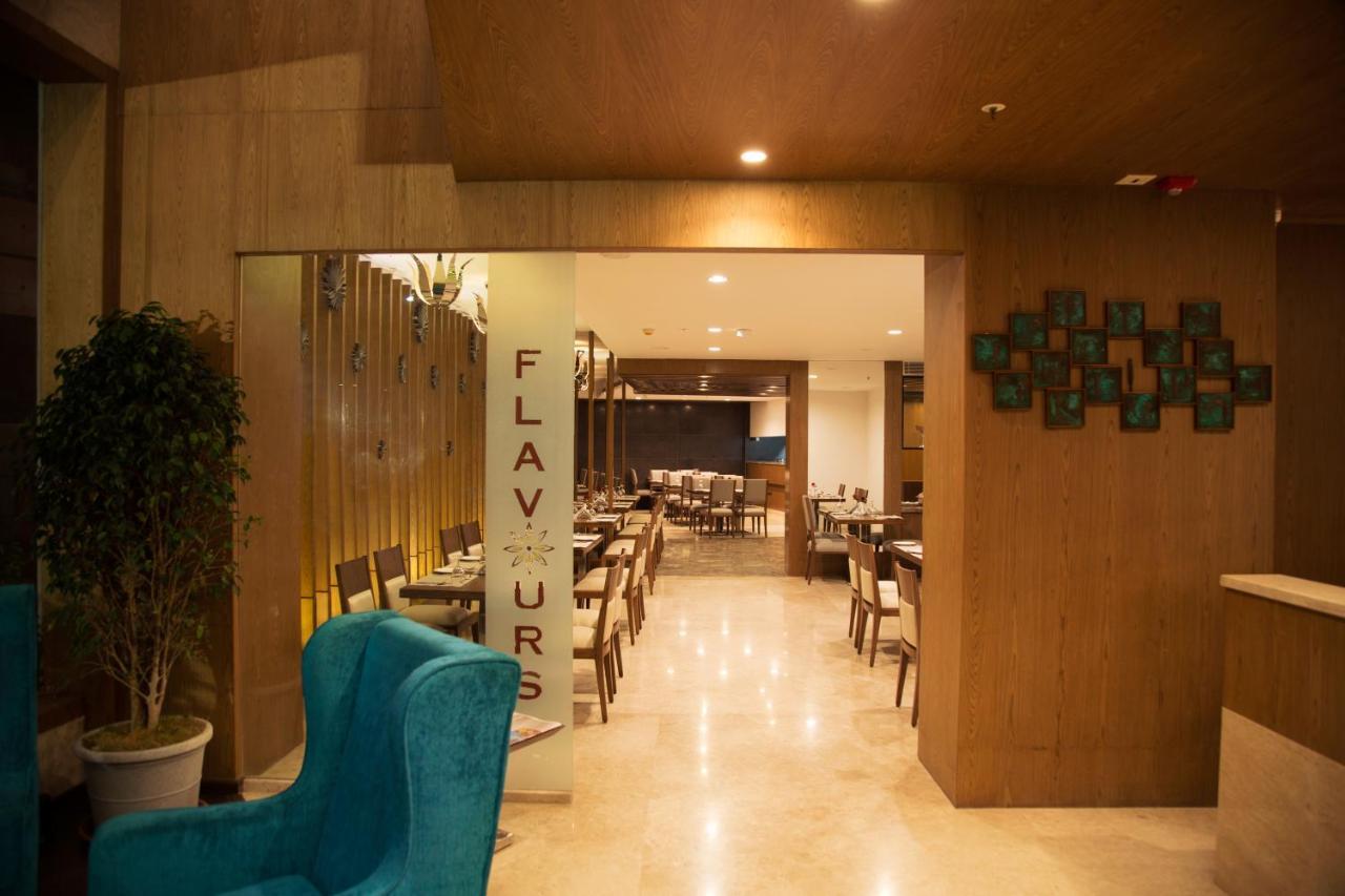 V 7 Hotel Chennai Eksteriør bilde