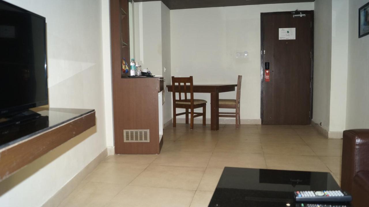 V 7 Hotel Chennai Eksteriør bilde