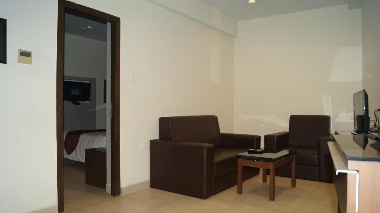V 7 Hotel Chennai Eksteriør bilde
